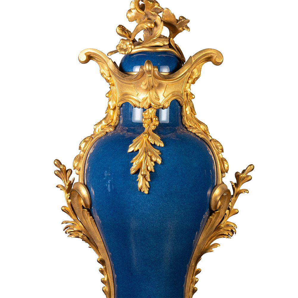 Vase en céramique émaillée bleue avec garnitures en bronze doré-photo-4