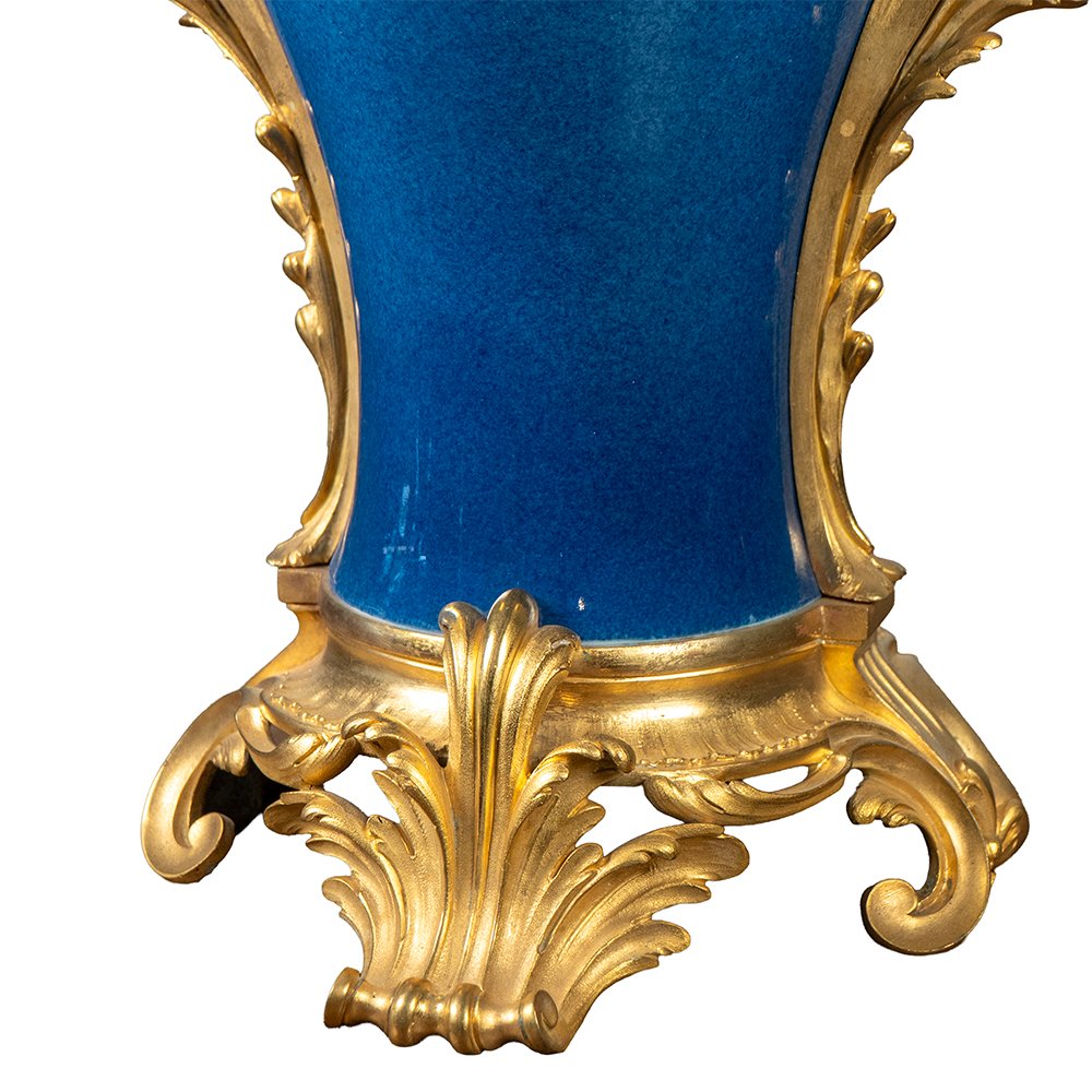 Vase en céramique émaillée bleue avec garnitures en bronze doré-photo-6