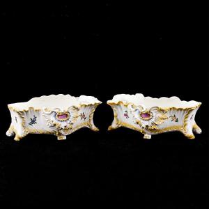 Paire de pots de fleurs en porcelaine de Capodimonte