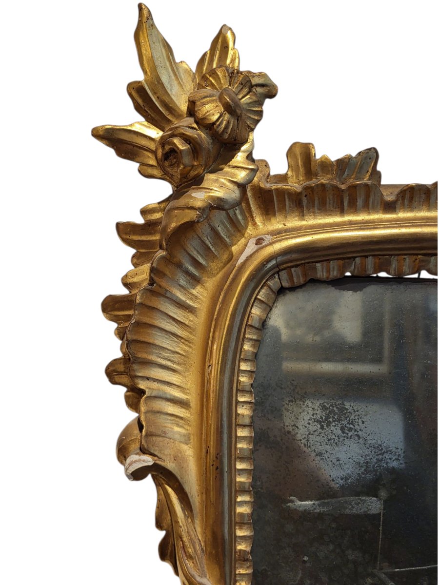 Petit miroir sculpté et doré à motifs de rocaille, Naples, milieu du XVIIIe siècle. -photo-3