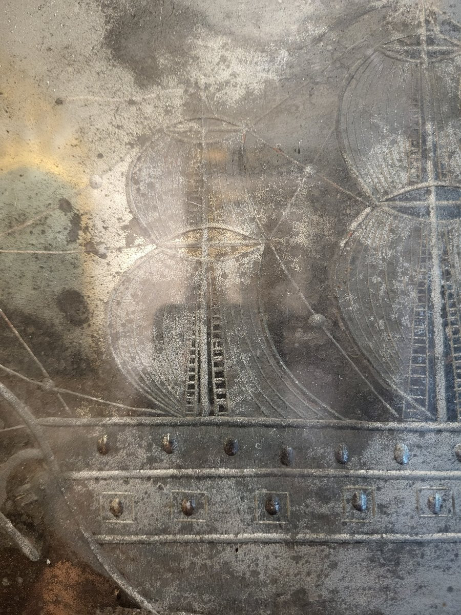 Petit miroir sculpté et doré à motifs de rocaille, Naples, milieu du XVIIIe siècle. -photo-4