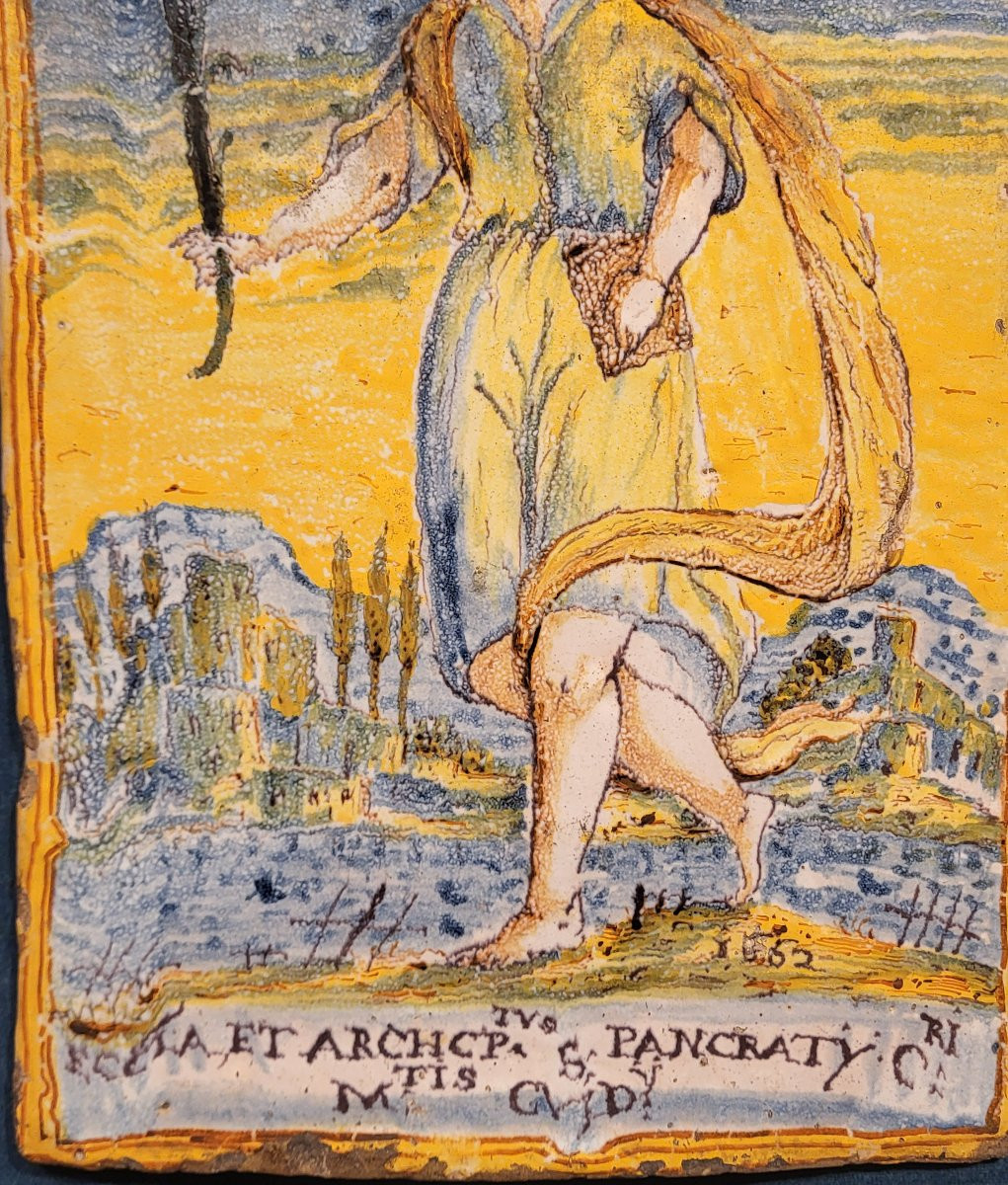 Plaque en majolique polychrome, fabrication toscane, seconde moitié du XVIIe siècle. -photo-1