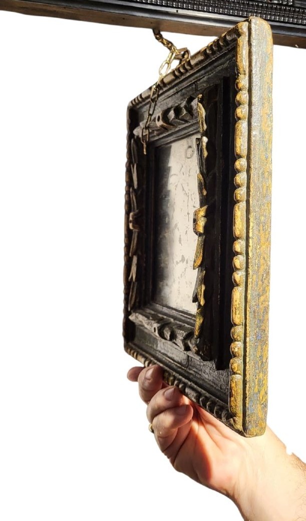 Cadre à cassette en bois sculpté et laqué, Émilie, XVIIe siècle. -photo-1