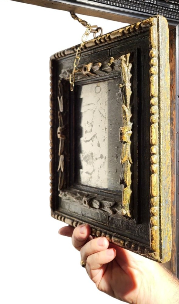 Cadre à cassette en bois sculpté et laqué, Émilie, XVIIe siècle. -photo-3