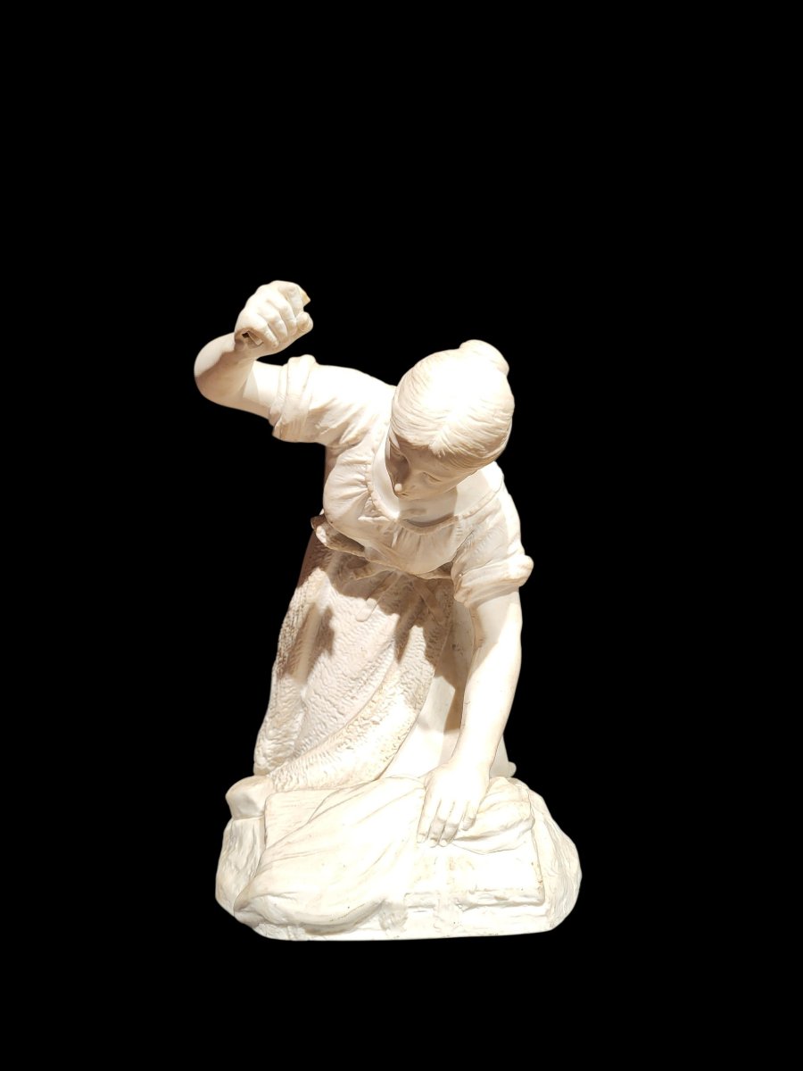 Sculpture en porcelaine biscuit représentant lavandaia, Sèvres