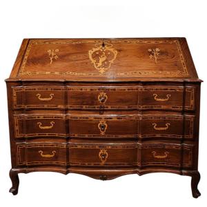 Solid Walnut Chest Of Drawers Inlaid With Boxwood And Olive Wood, Mid-18th Century