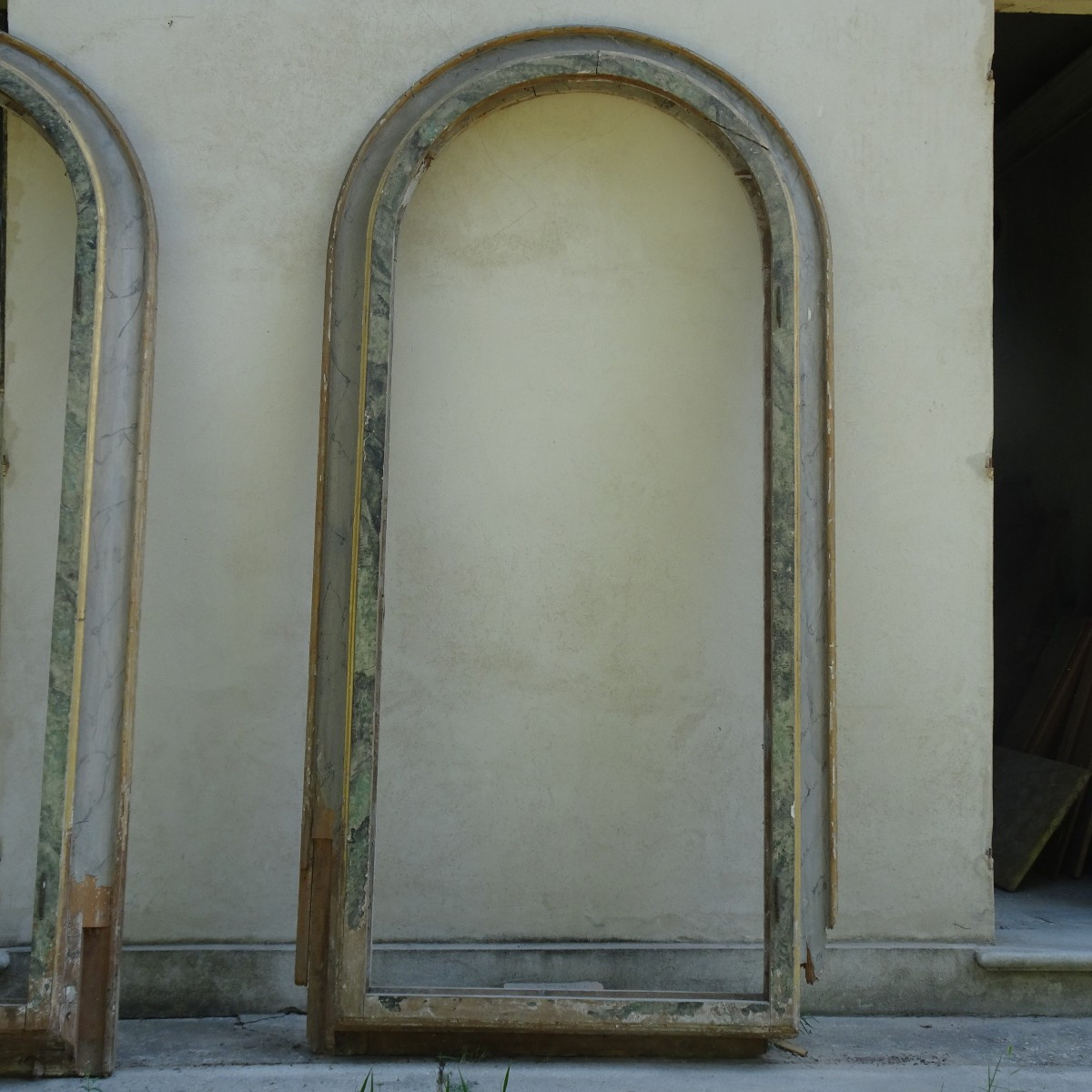 Pair of large lacquered wall frames for 18th century niches-photo-5