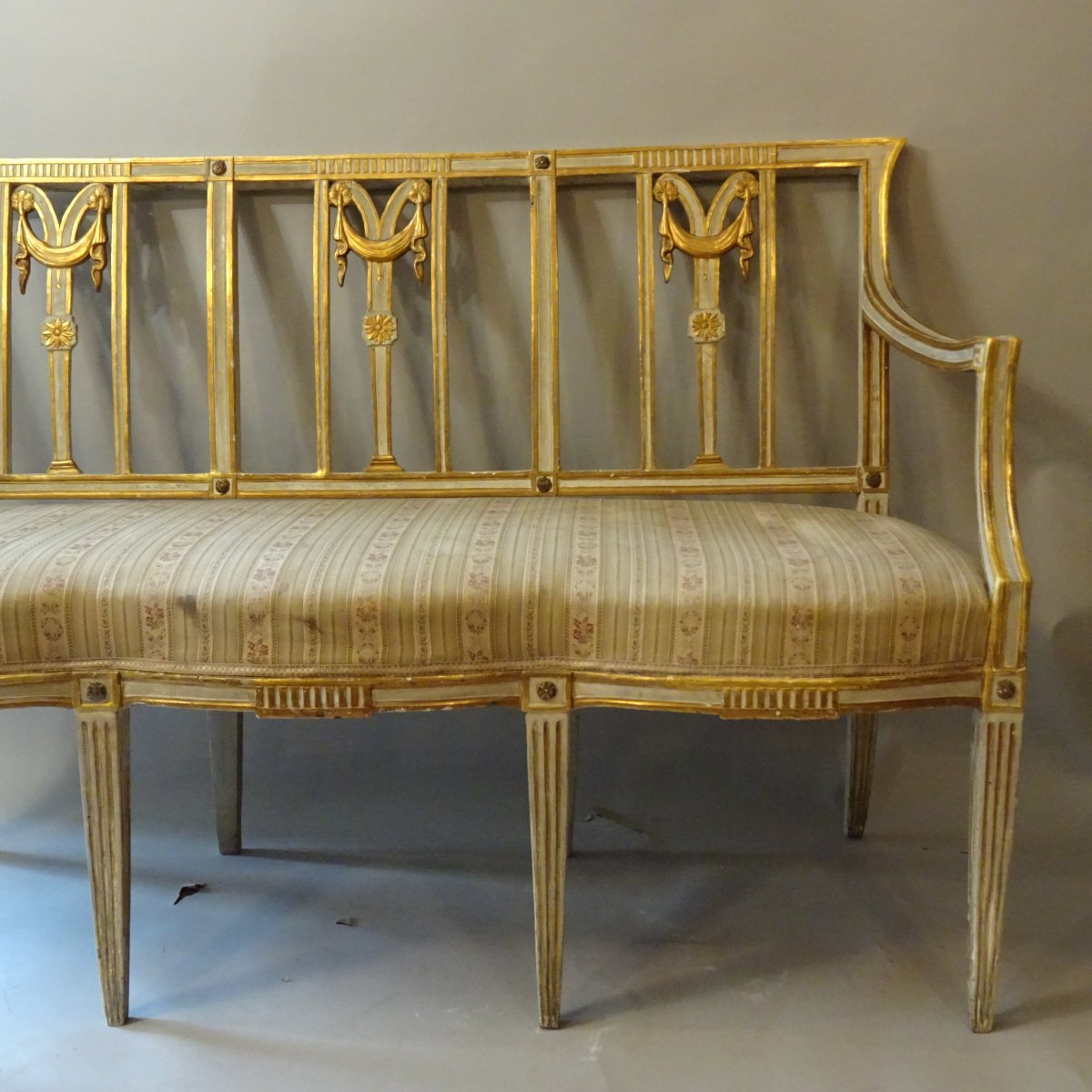 Louis XVI Sofa In Lacquered And Gilded Wood -photo-3