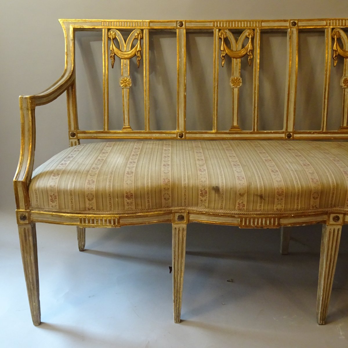 Louis XVI Sofa In Lacquered And Gilded Wood -photo-4
