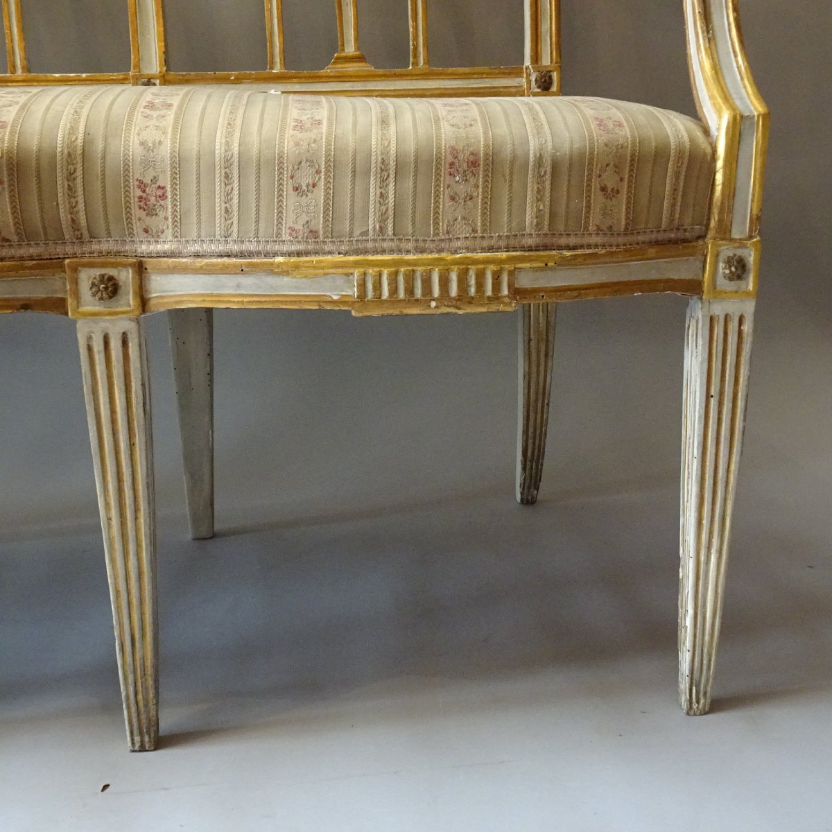 Louis XVI Sofa In Lacquered And Gilded Wood -photo-1
