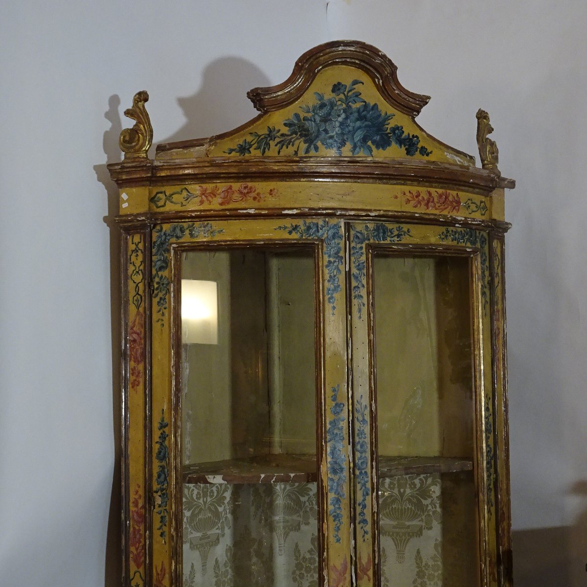 Armoire d'angle laquée et décorée de Gênes, XVIIIe siècle-photo-3