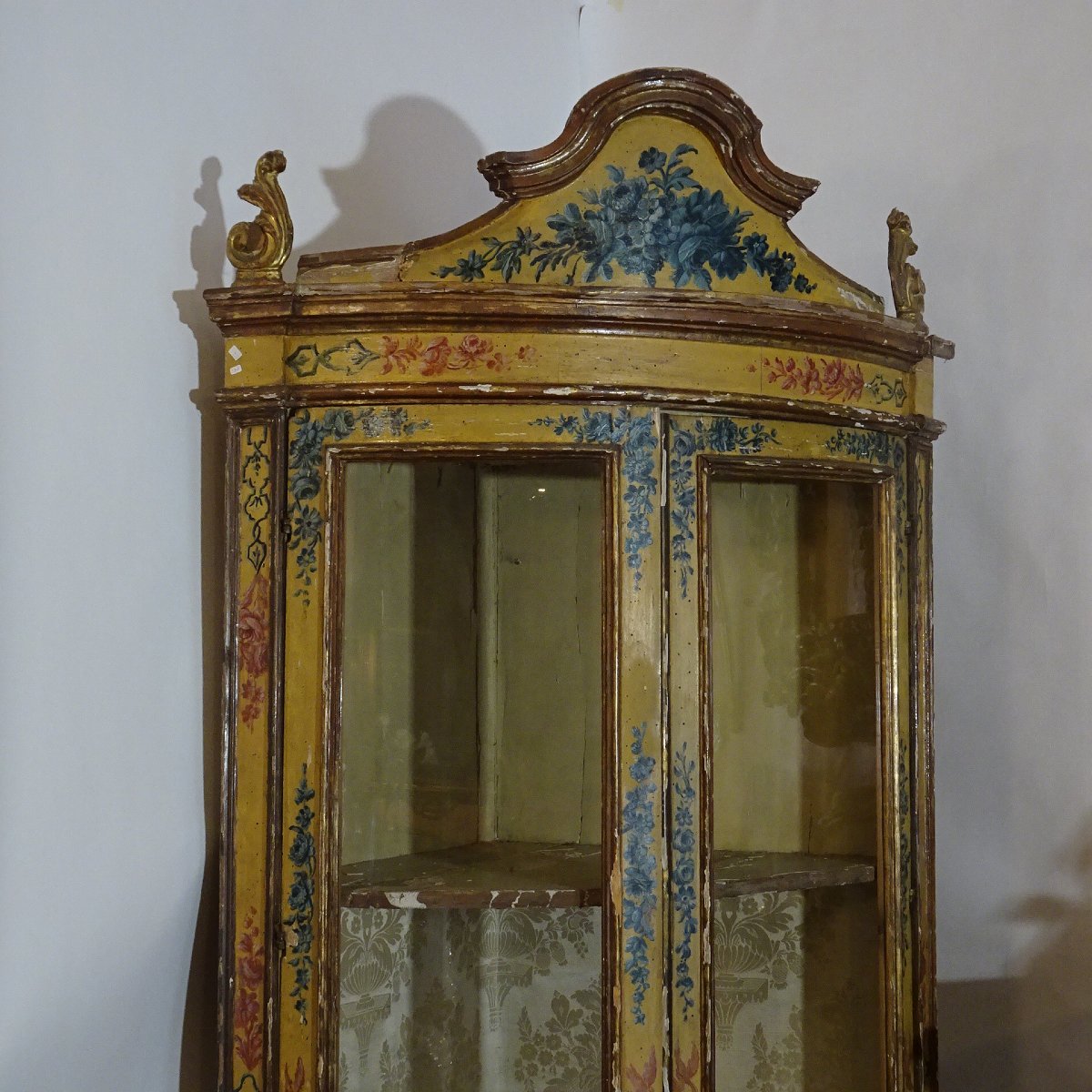 Armoire d'angle laquée et décorée de Gênes, XVIIIe siècle-photo-2