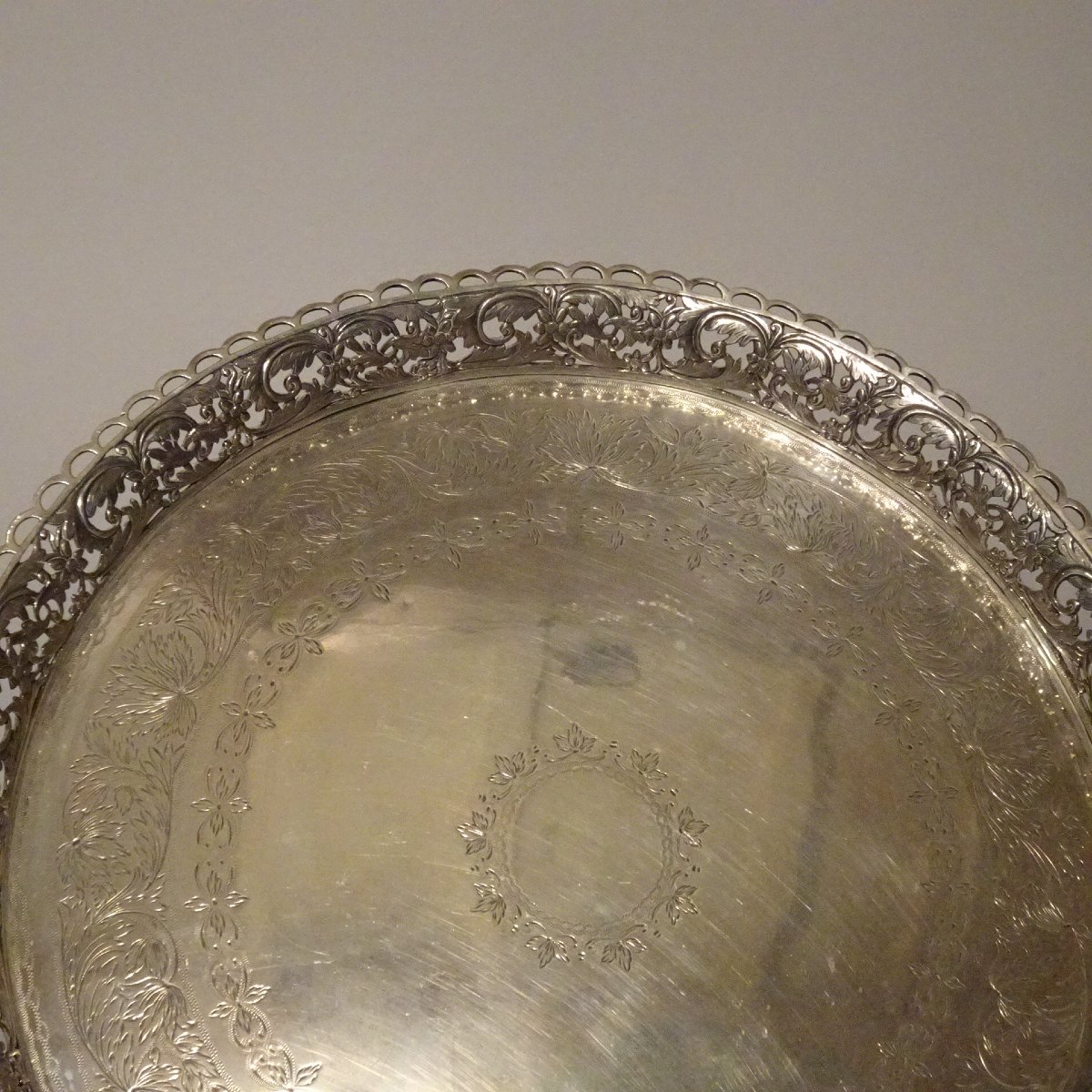 Plateau trépied rond en argent massif de Porto, vers 1790-photo-2