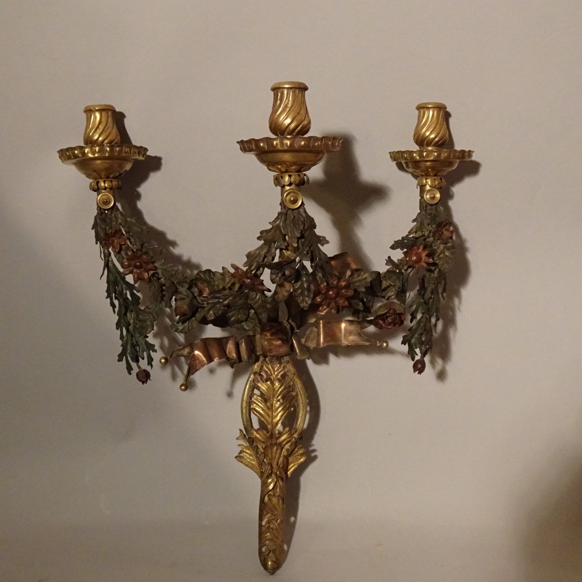 Pair Of Three-flame Wall Sconces In Gilded Bronze With Flowers Made Of Polychrome Sheet Metal