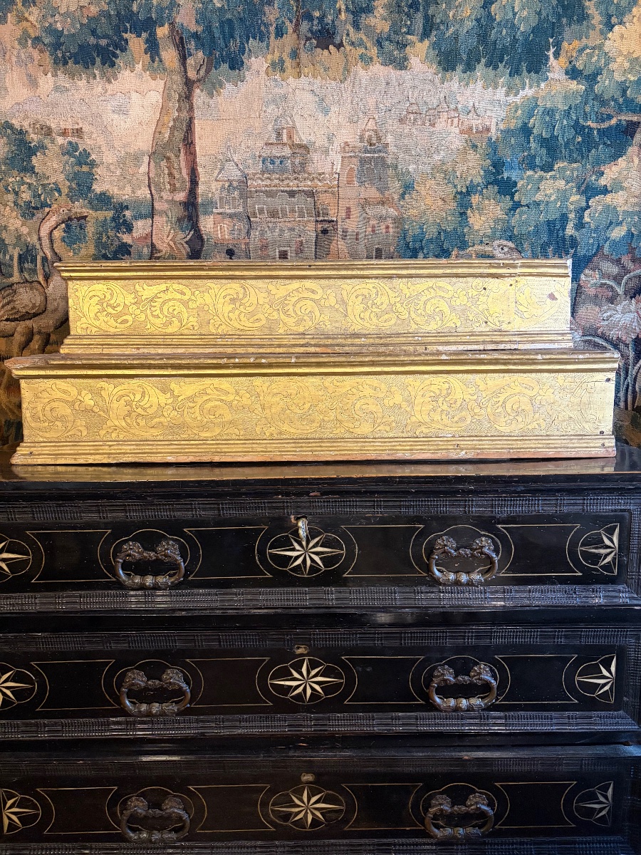 Degrés d'autel en bois doré, Marche, XVIIe siècle.-photo-4
