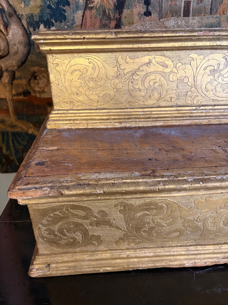 Degrés d'autel en bois doré, Marche, XVIIe siècle.-photo-6