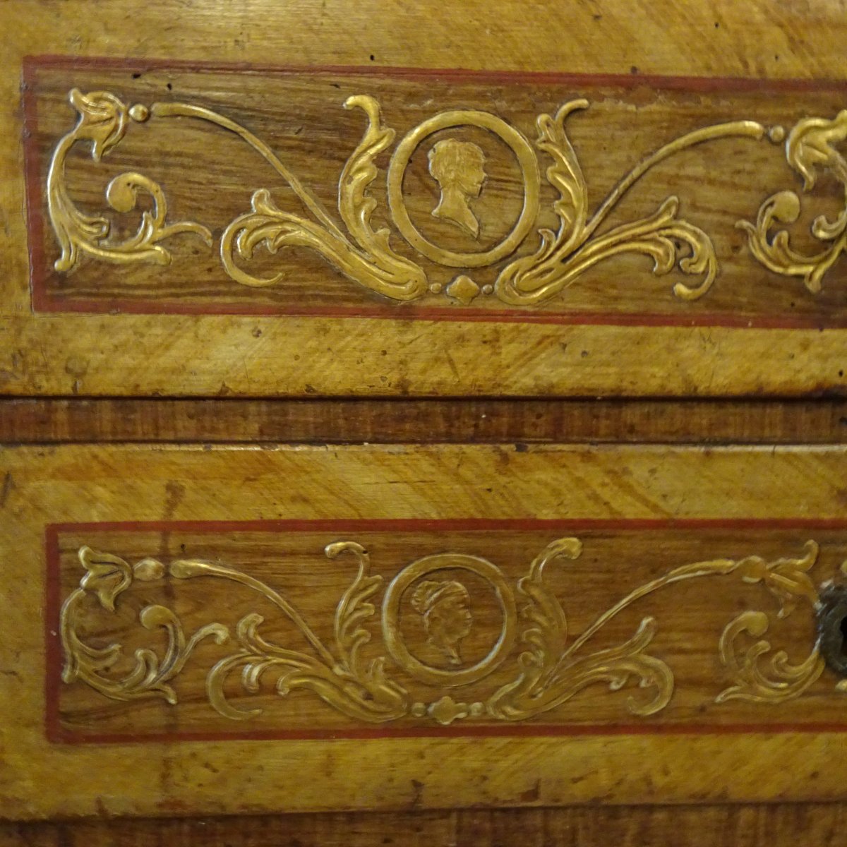 Paire de petites commodes à décor en pastille, fin du XVIIIe siècle.-photo-4