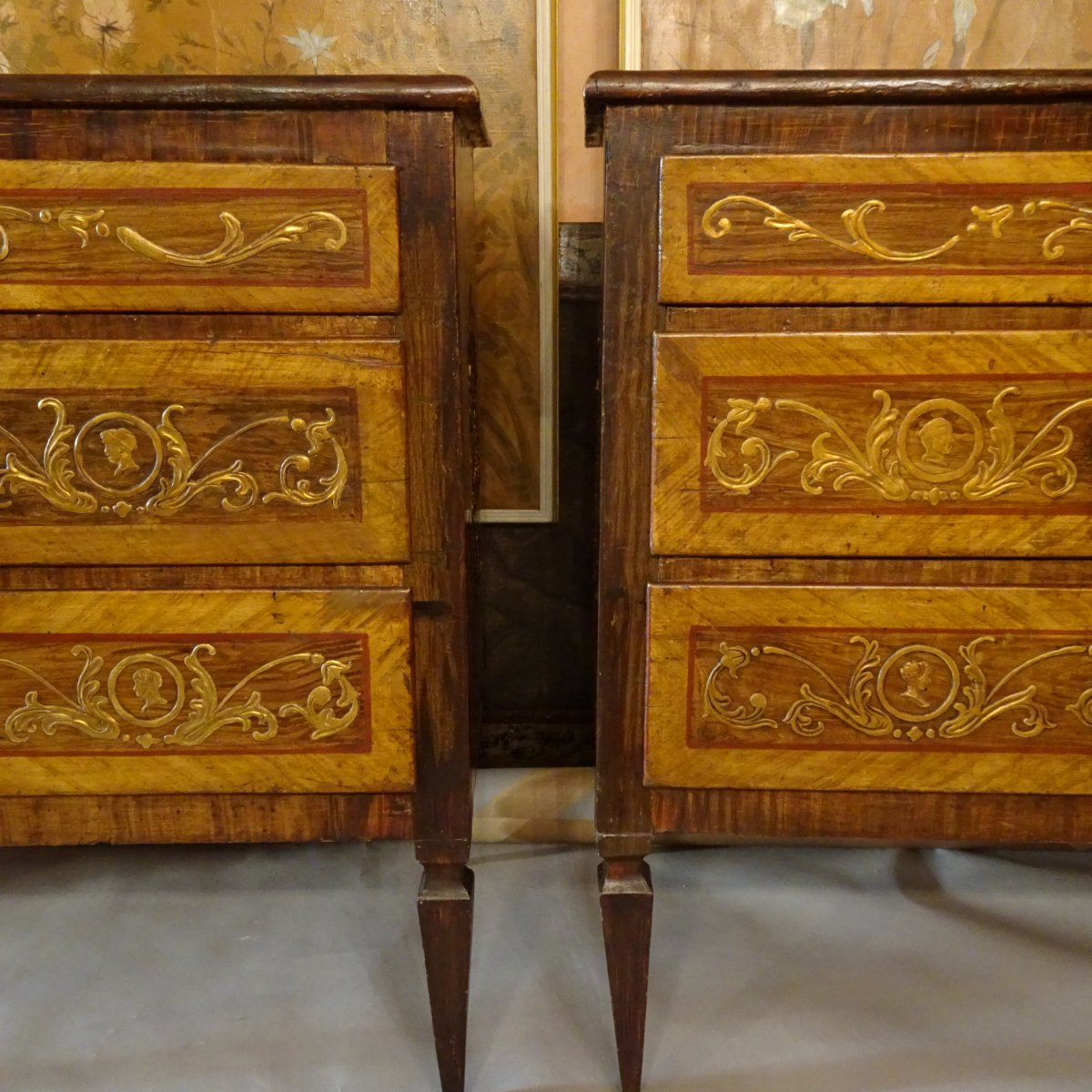 Paire de petites commodes à décor en pastille, fin du XVIIIe siècle.-photo-4
