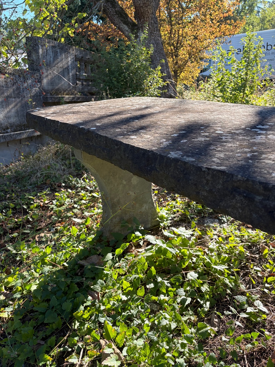 Table en pierre, fin du XIXe - début du XXe siècle-photo-2