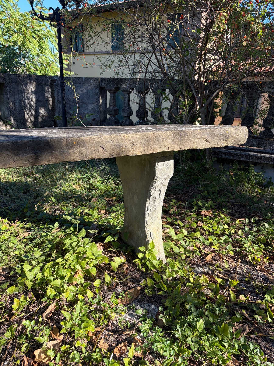 Table en pierre, fin du XIXe - début du XXe siècle-photo-2