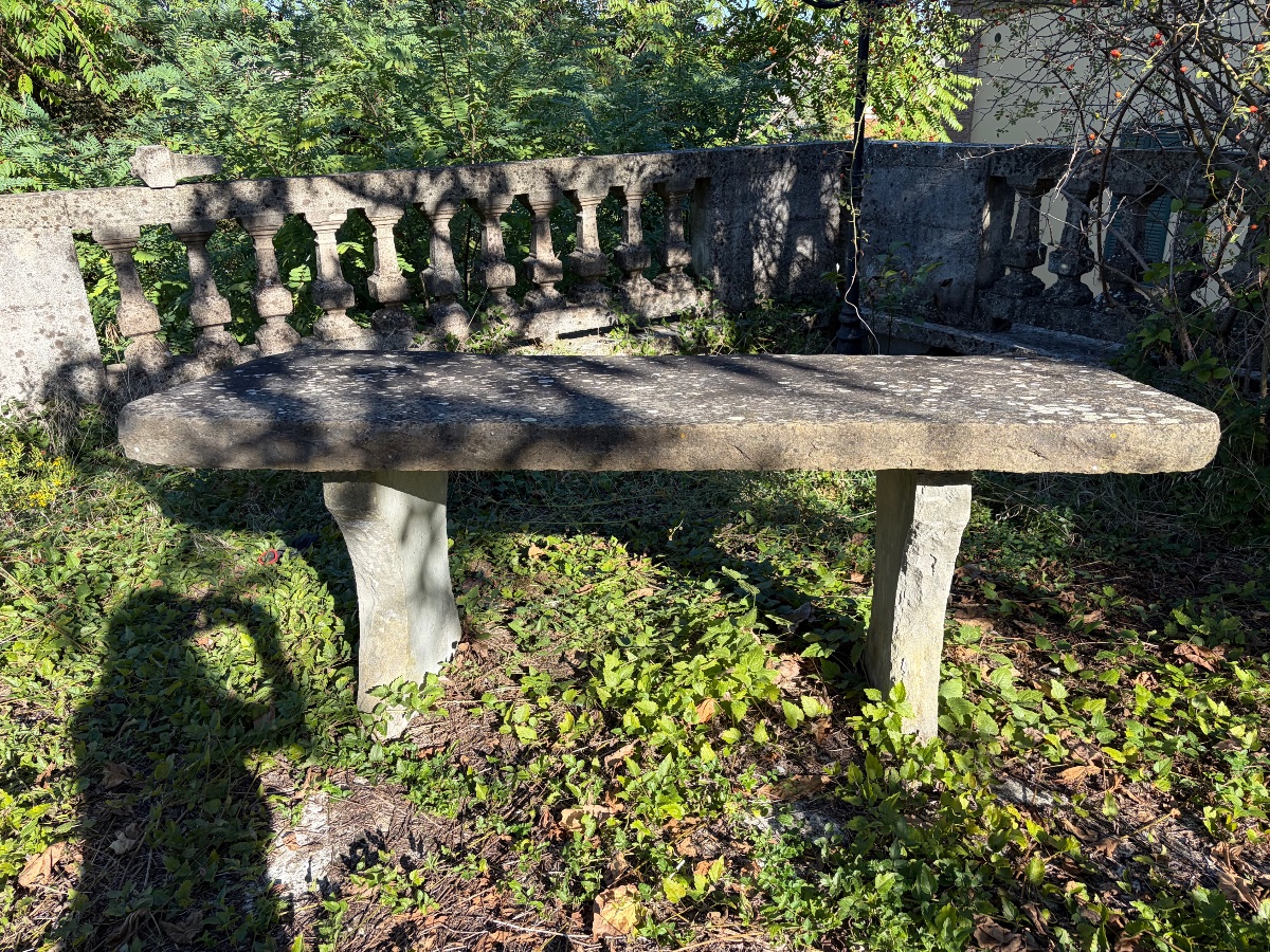 Table en pierre, fin du XIXe - début du XXe siècle