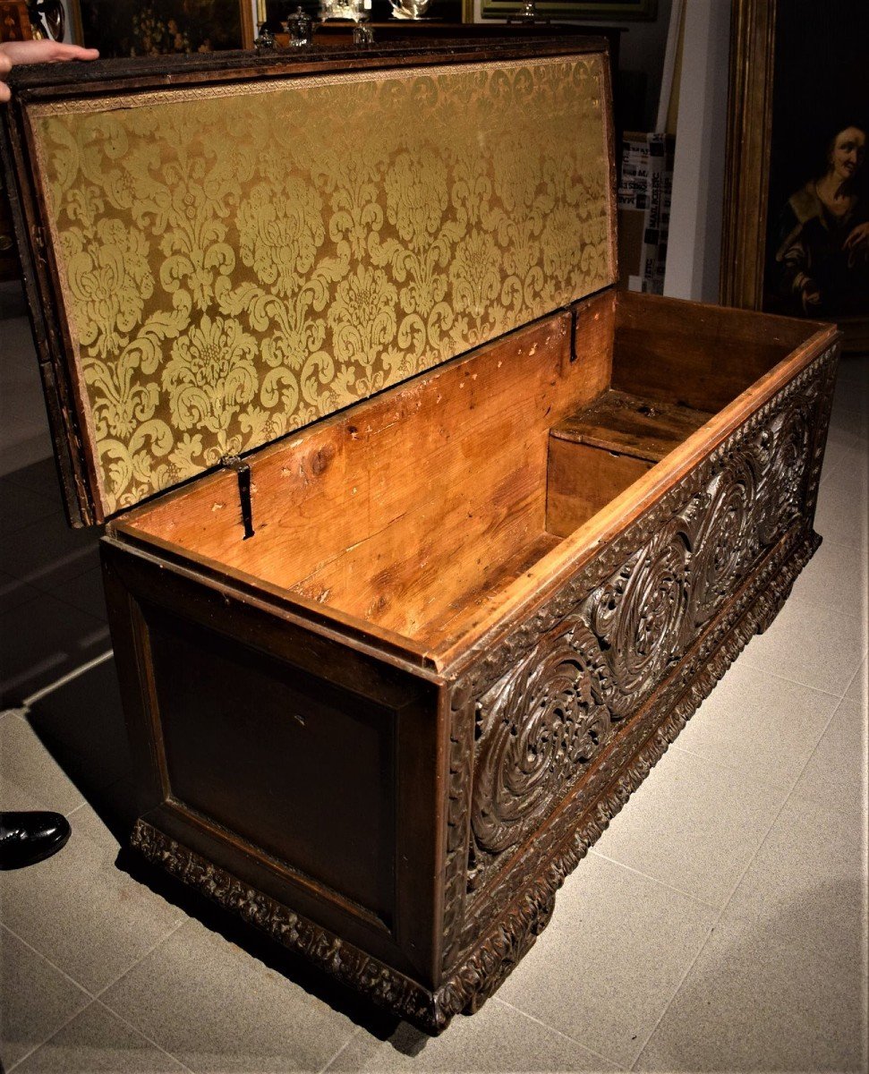 Chest In Walnut Sculpted - Renaissance Lombarde - Italy Late 16th Century-photo-5