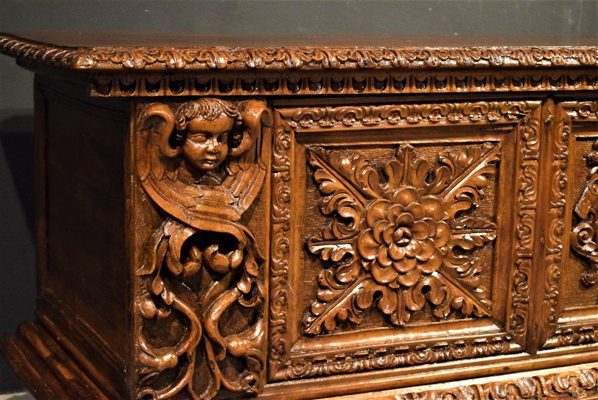 Noble Chest Renaissance In Carved Walnut - Lombardy 17th Century -photo-2