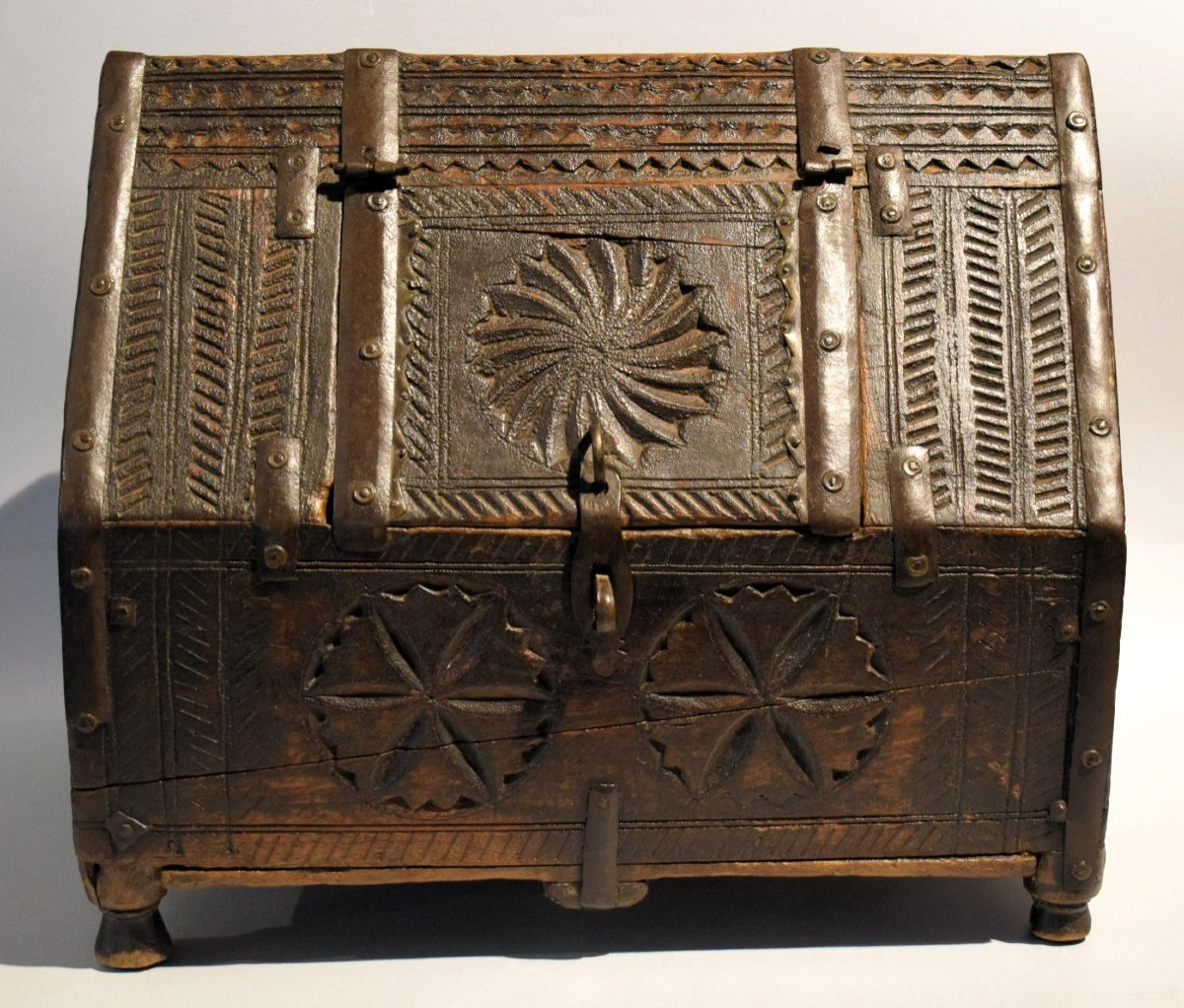 Ancient Mughal Jewelery Chest - India, Rajasthan 18th Century-photo-2