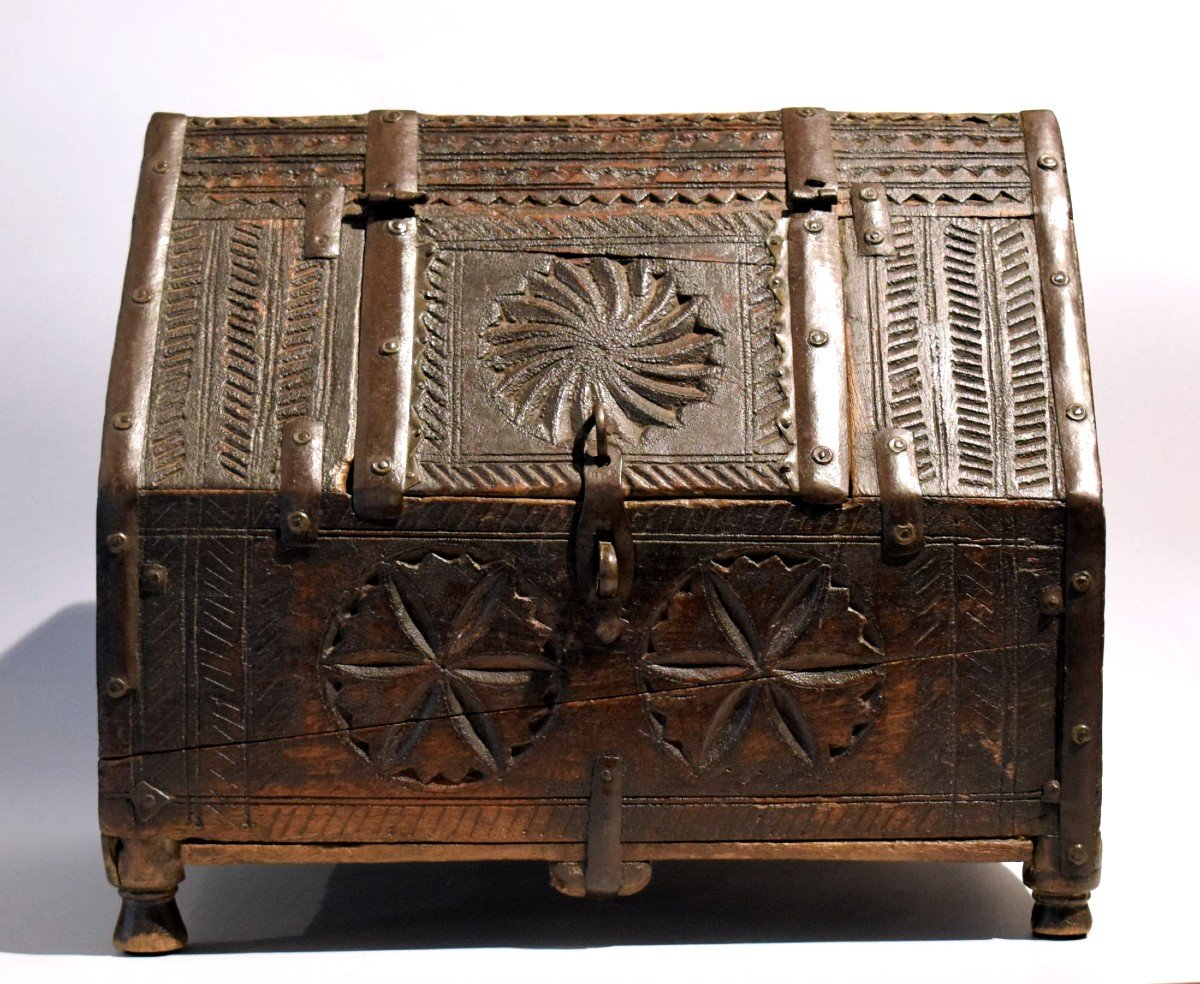 Ancient Mughal Jewelery Chest - India, Rajasthan 18th Century