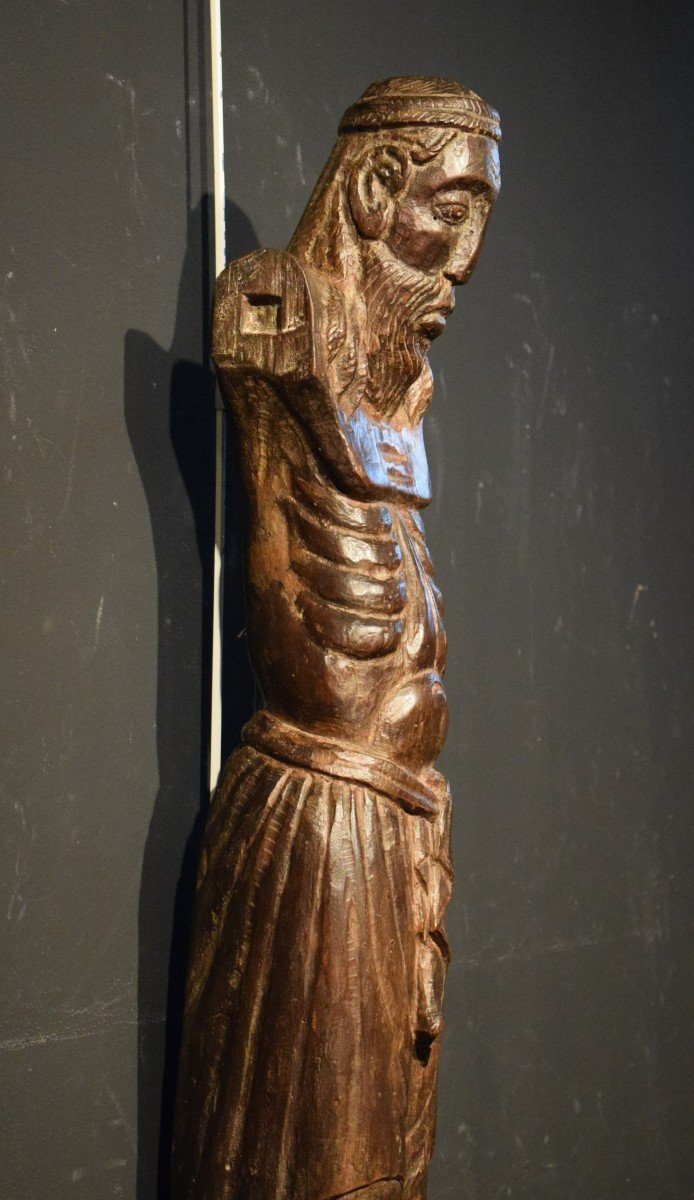 Christ crucifié - Sculpture en bois à patine foncée de style Médiéval-photo-2