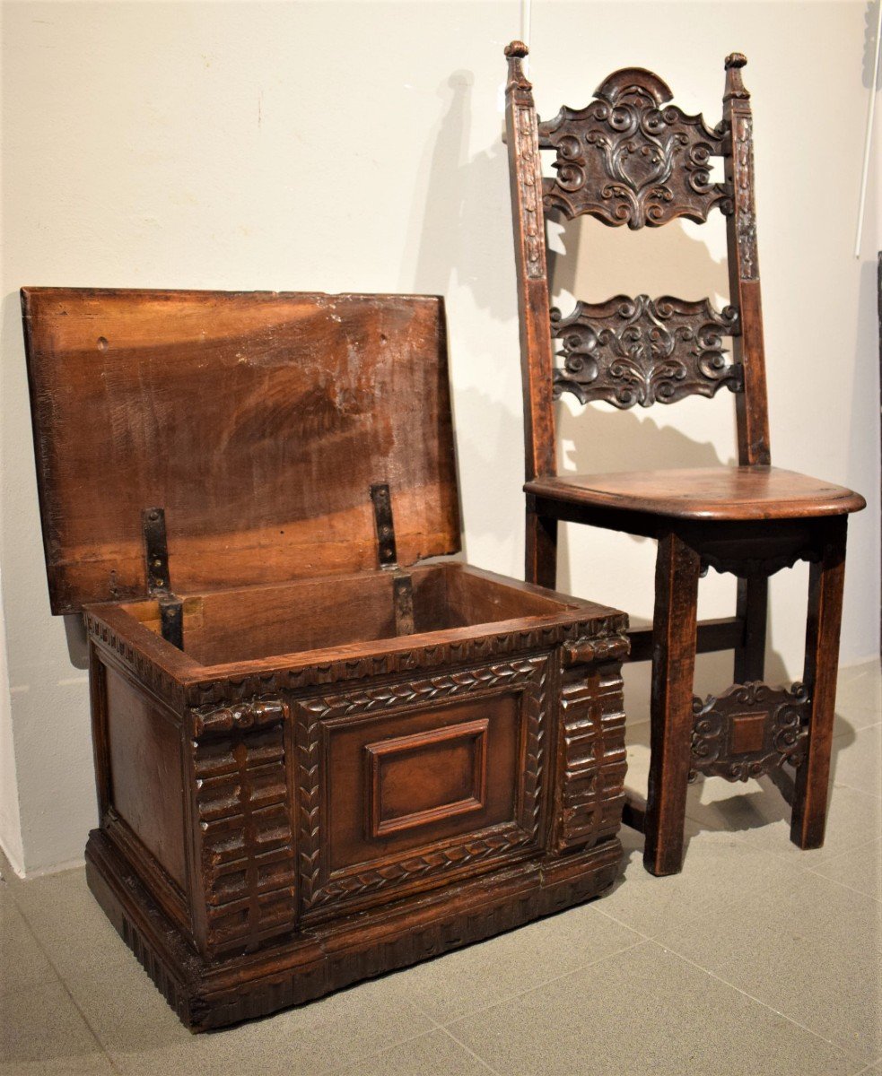 Small Walnut Chest From The End Of The XVIth Century, Northern Italy-photo-2