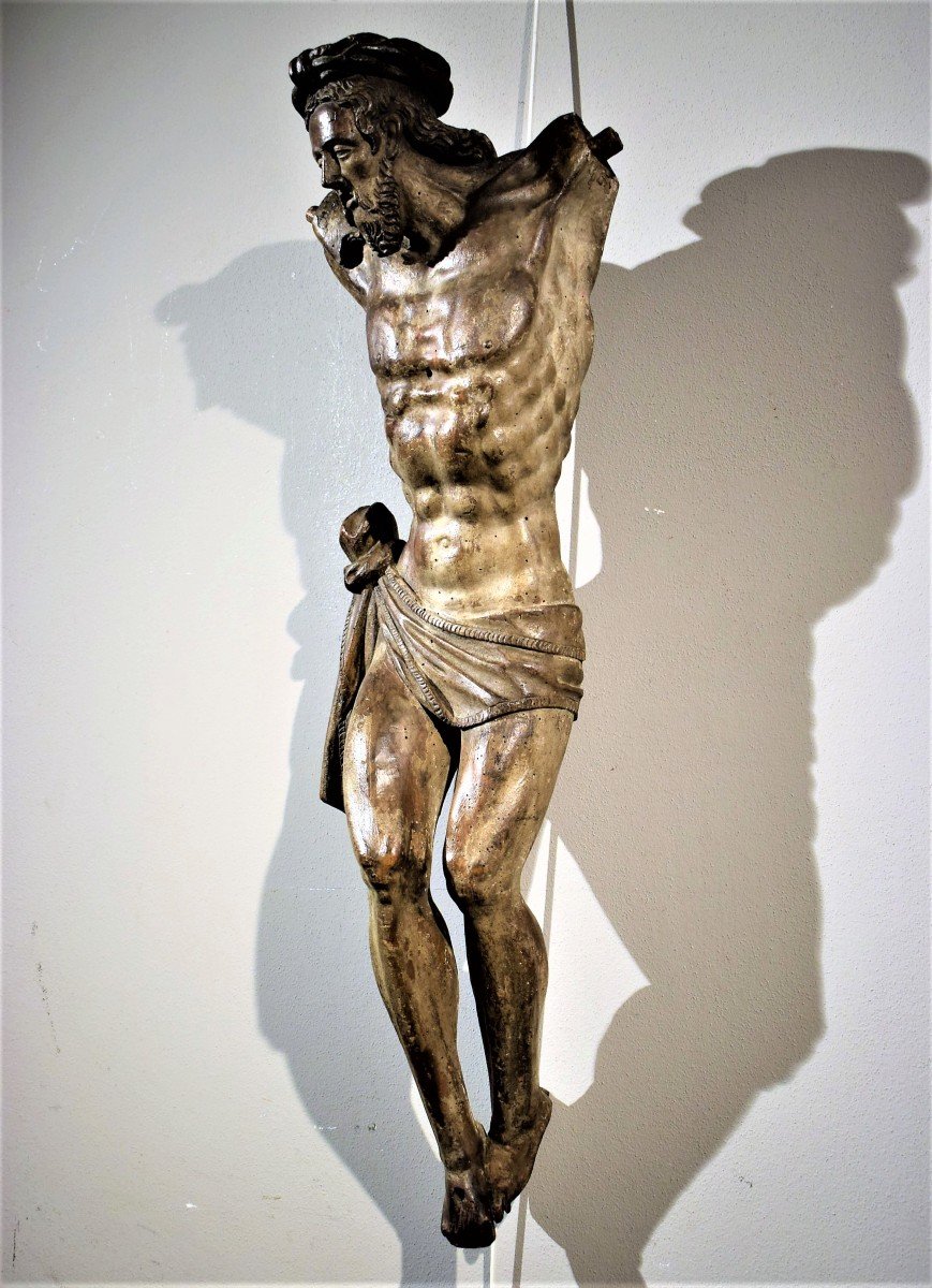 Christ Crucified - XVIth Century Walnut Wood Sculpture - H. 105