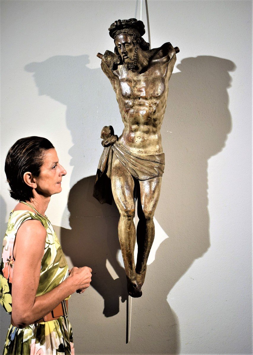 Christ Crucifié  en bois de Noyer  du  XVIe Siècle-photo-2