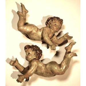 "pair Of Putti In Wood Polychrome"