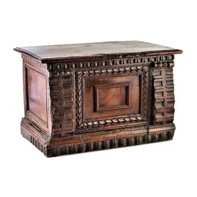 Small Walnut Chest From The End Of The XVIth Century, Northern Italy