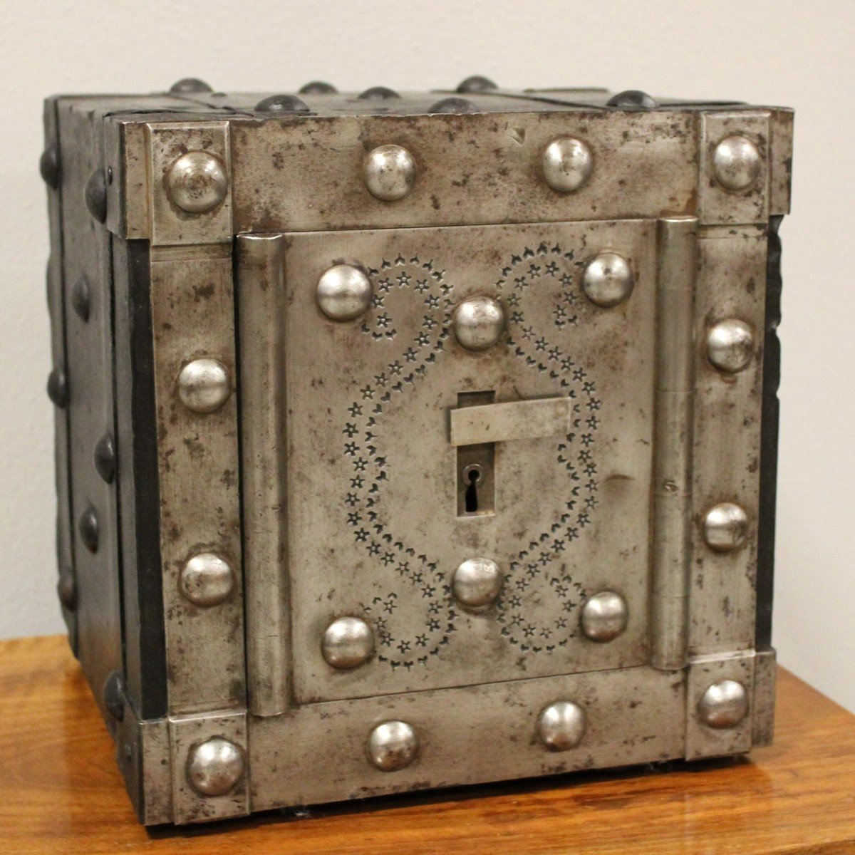 Antique Studded Safe Strongbox – Italy 19th-photo-1