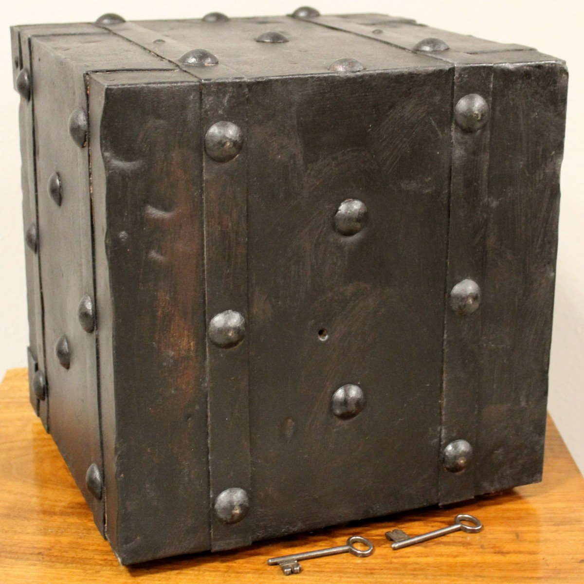 Antique Studded Safe Strongbox – Italy 19th-photo-6