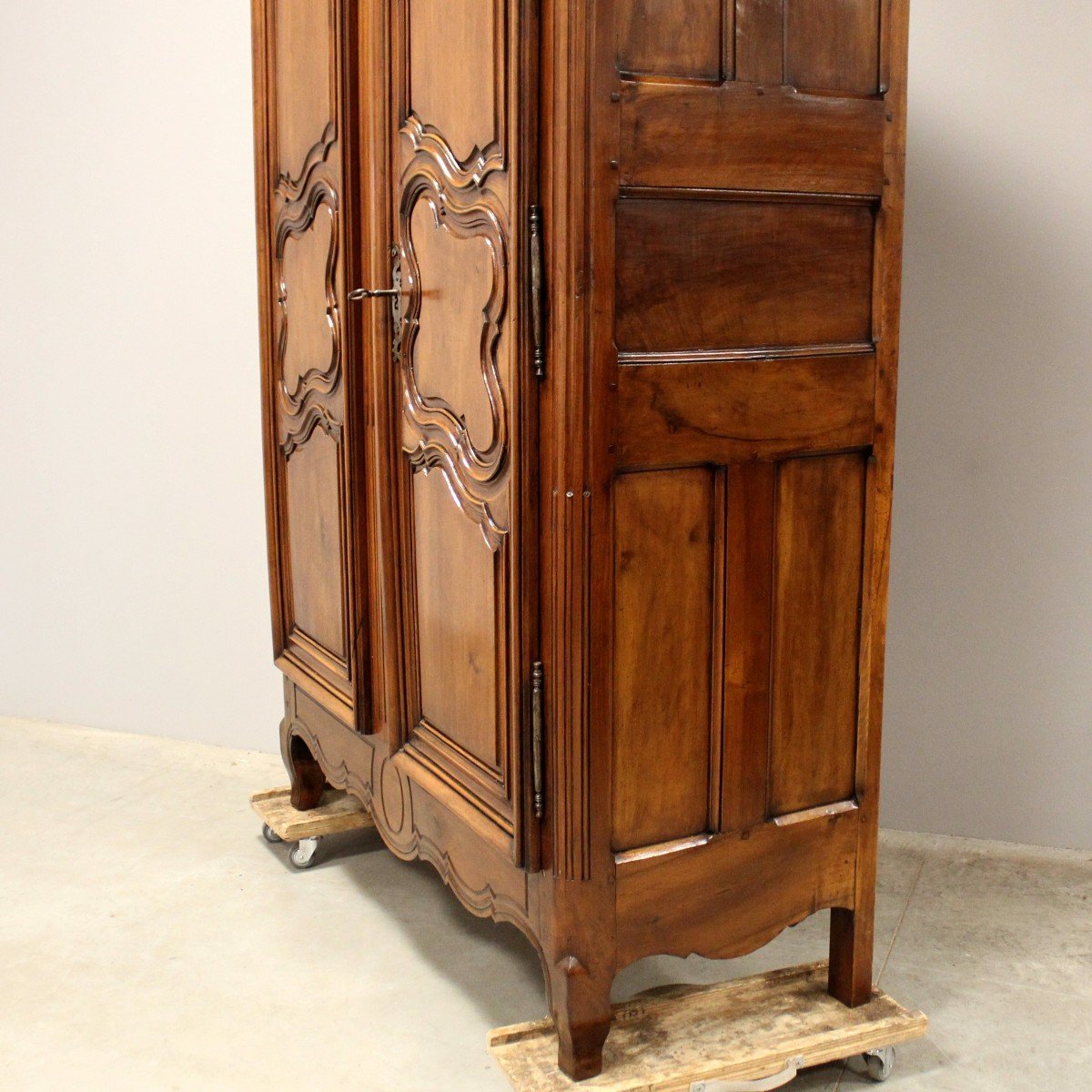 Ancien Armoire Buffet d'époque Louis XV en noyer et marqueterie - 18ème-photo-6