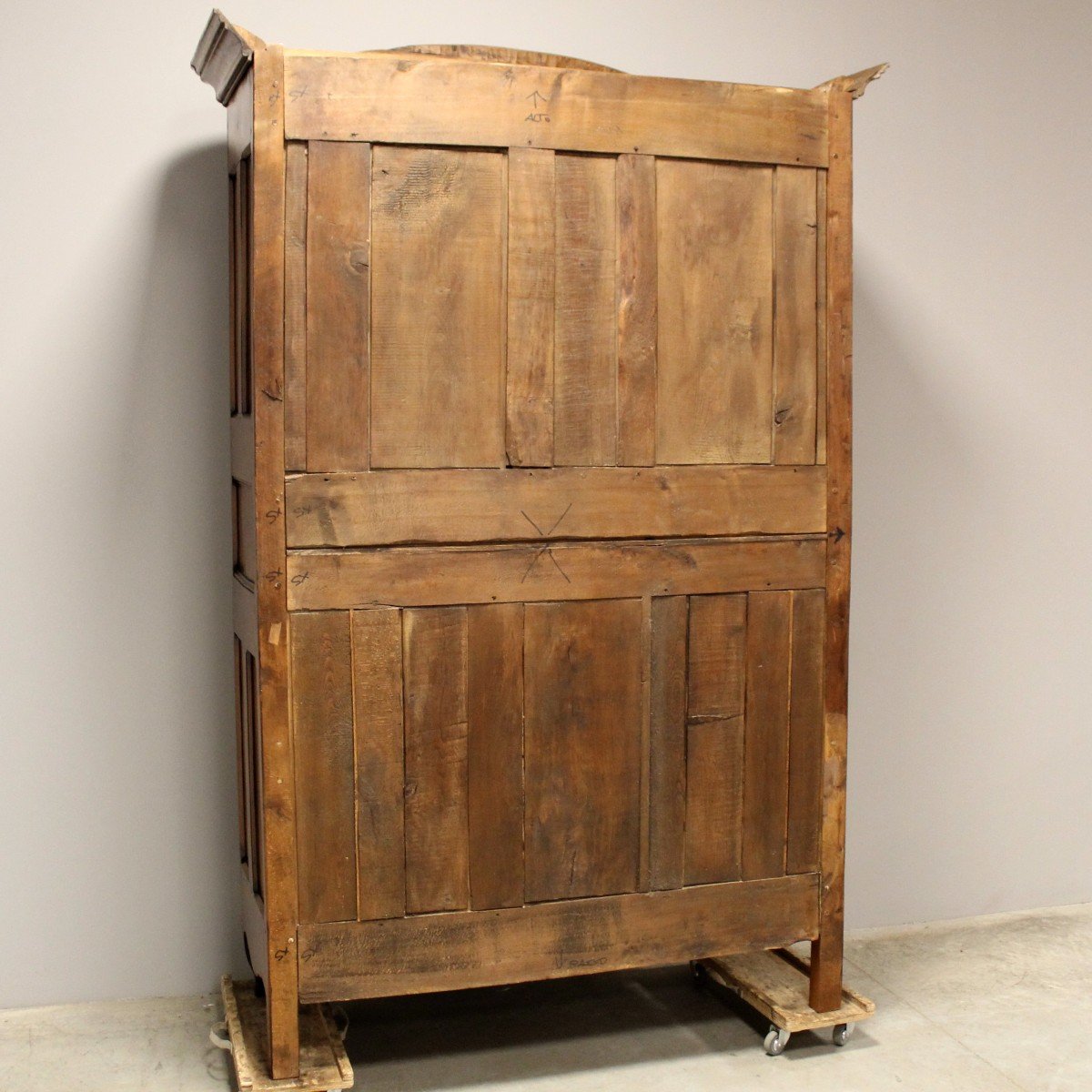 Ancien Armoire Buffet d'époque Louis XV en noyer et marqueterie - 18ème-photo-7