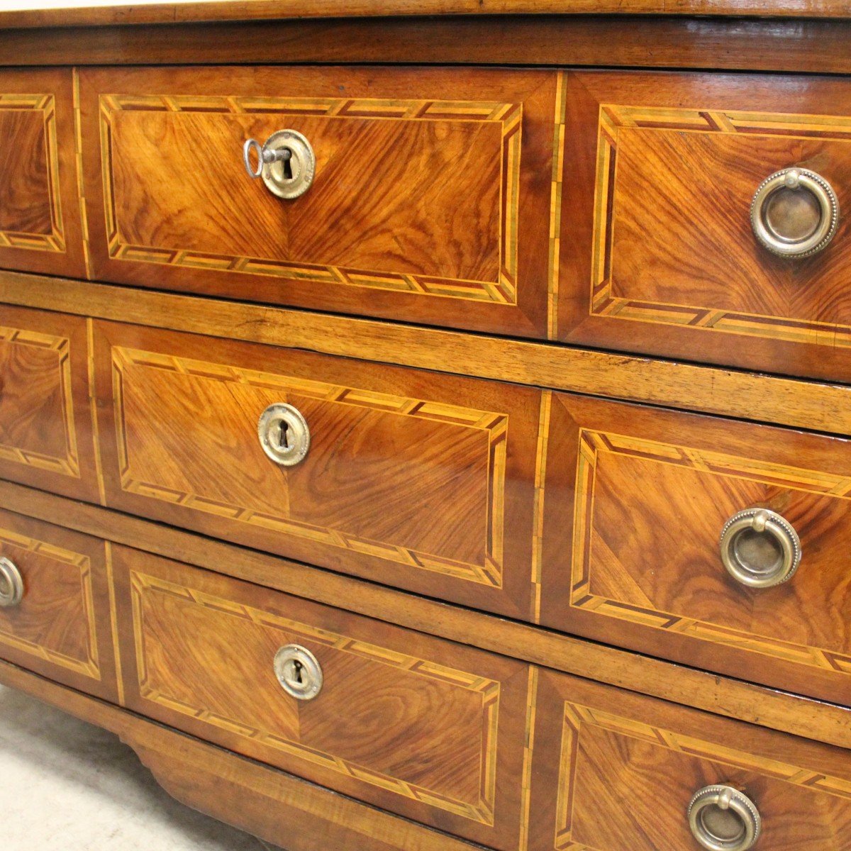 Ancien Commode d'époque Louis XVI en noyer merisier et marqueterie - 18ème-photo-7