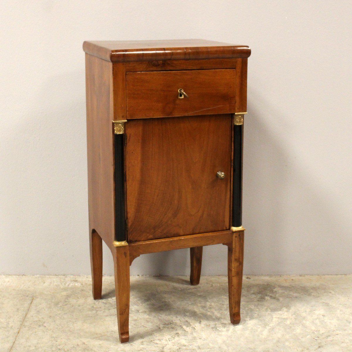 Antique Directoire Bedside Nightstand Table In Walnut - Italy 18th-photo-2
