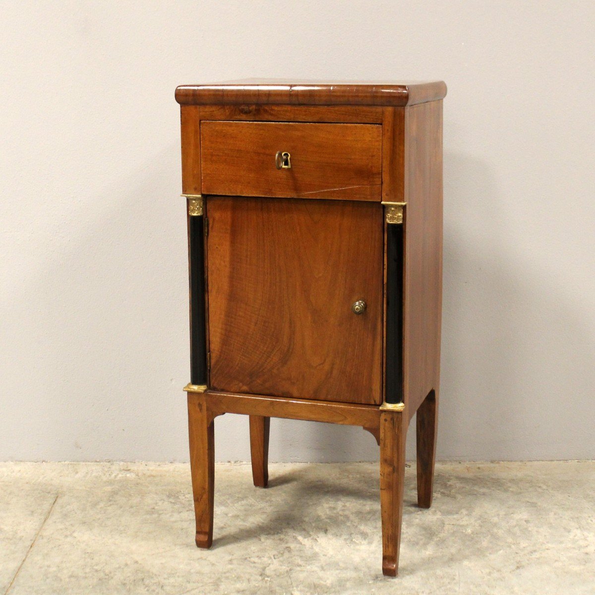 Antique Directoire Bedside Nightstand Table In Walnut - Italy 18th
