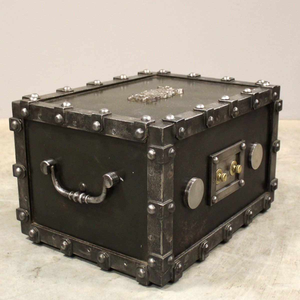 Antique Travel Safe Strongbox - Bauche -photo-1