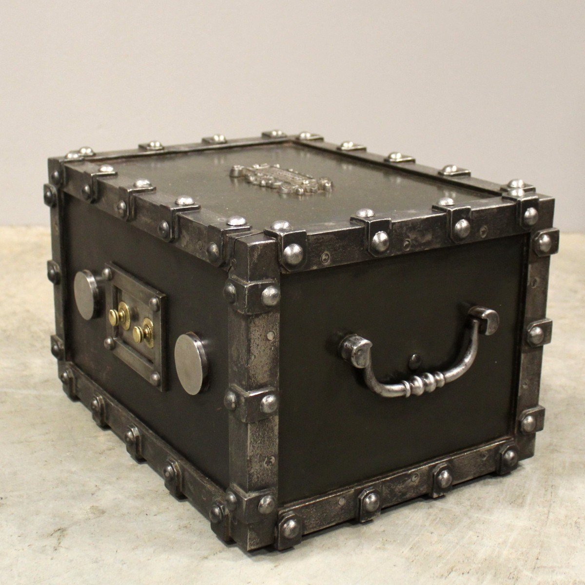 Antique Travel Safe Strongbox - Bauche -photo-2