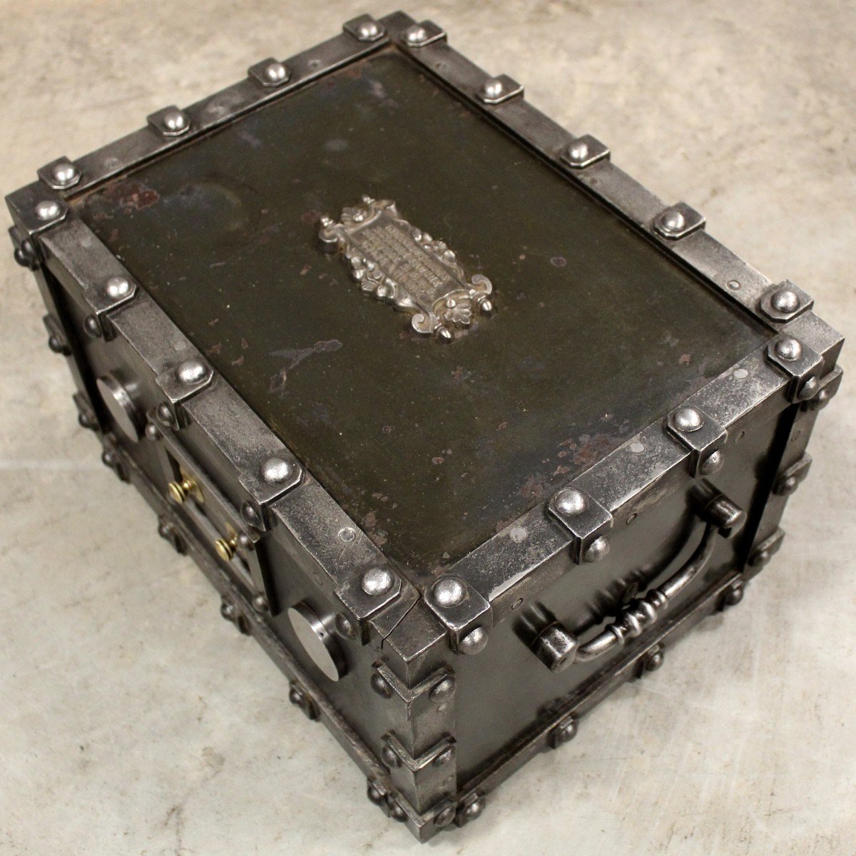 Antique Travel Safe Strongbox - Bauche -photo-4