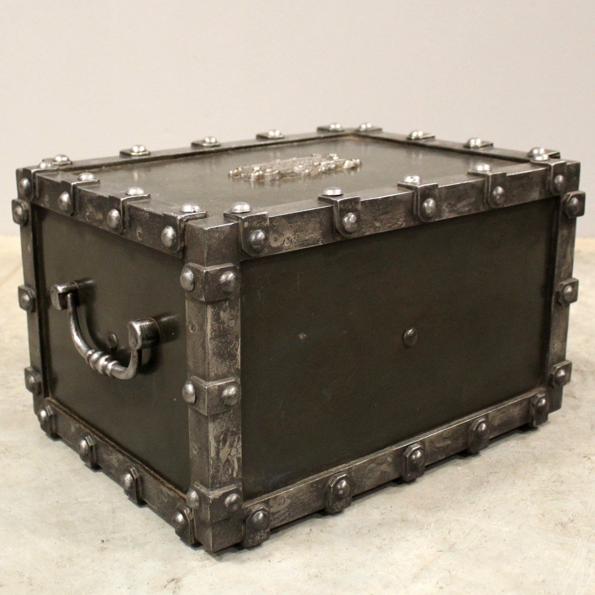 Antique Travel Safe Strongbox - Bauche -photo-5
