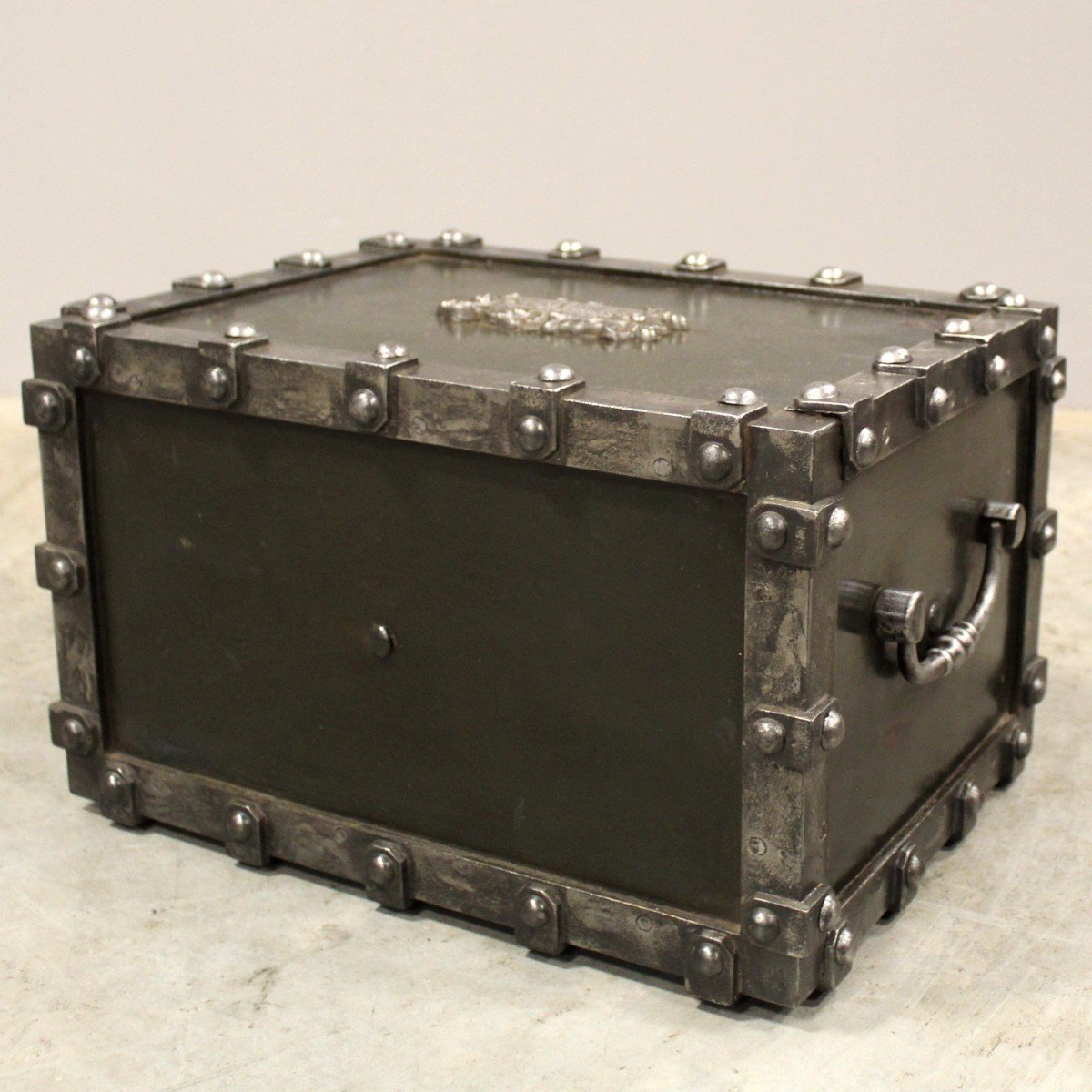 Antique Travel Safe Strongbox - Bauche -photo-6