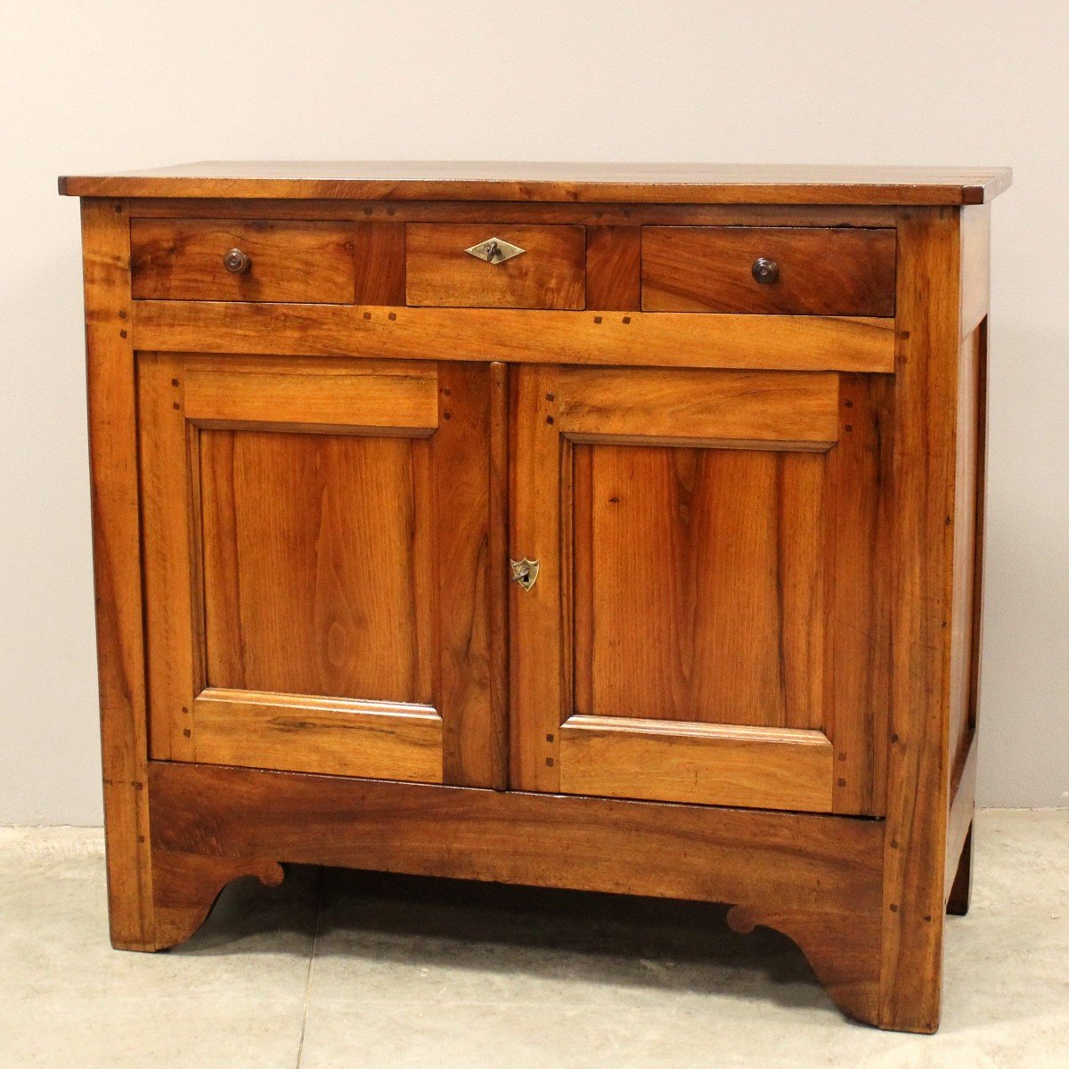 Ancien Buffet d'époque Louis Philippe en noyer - 19ème