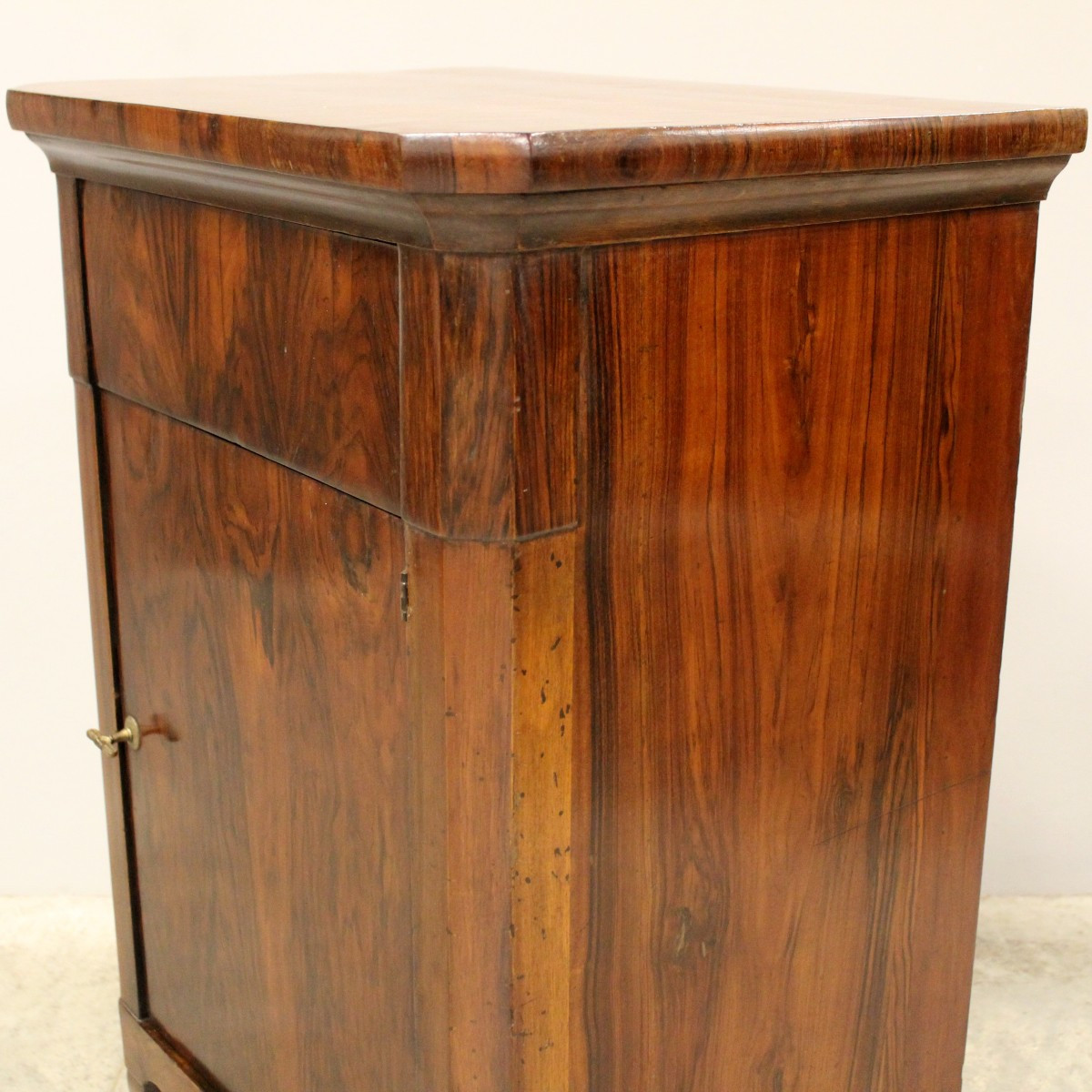 Ancien table de chevet d'époque Louis XV en noyer - Italie 18ème-photo-7