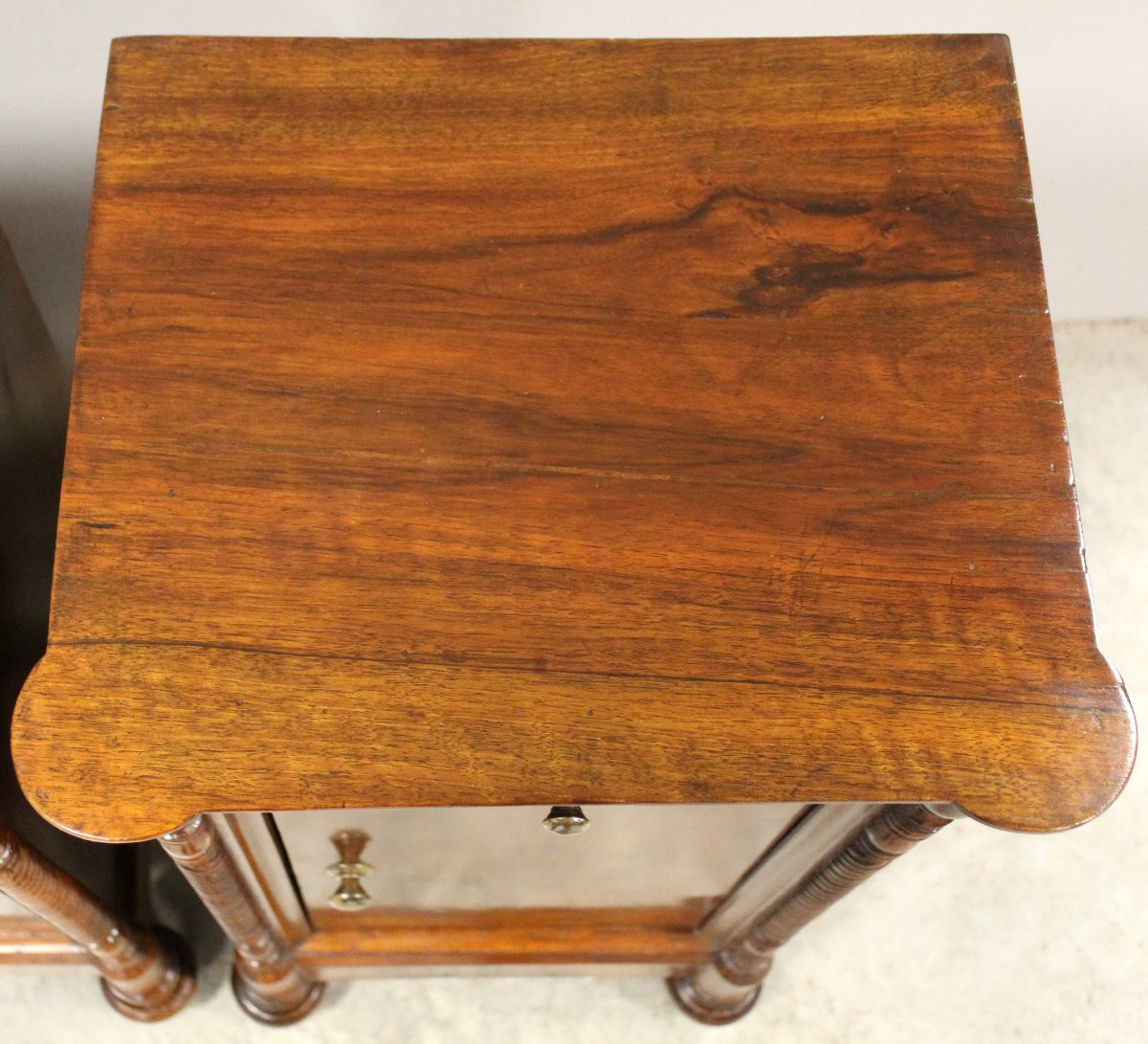 Ancien paire de tables de chevets d'époque Louis Philippe en noyer - Italie 19ème-photo-3